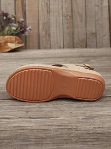 Women Summer New Khaki Plus Size Metallic Buckle Thong Sandals, Fashion Comfortable Elegant Casual Beach Platform Flip Flops - Embroidered Hollow Out Design Wedge Heel Open Toe Slip On Sandals, Women Flat Sandals, Summer Shoes, Match With Skinny Pants, Dresses, Shorts, Skirts For Valentine's Day, Mother's Day, Party, Holiday, Travel, Vacation, Daily Wear, Lightweight, Comfortable, Breathable, Indoor, Outdoor, Fashion Casual, Versatile, Beach Shoes, Women Fashionable Platform Wedge Heel Sandals