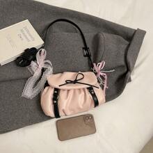 Bolso de hombro estilo Y2K Baddie con bloques de color y decoración de lazo de cinta de encaje, con solapa con plisado de nube, bolso de mano de moda callejera para mujer con colgante, para usar en el hombro y cruzado