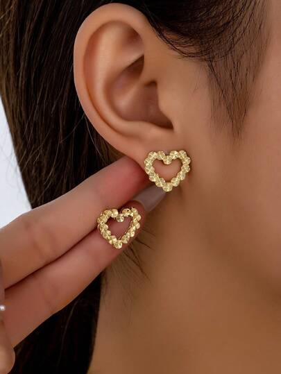 1 对空心心形设计耳钉，全新 3D 心形耳环