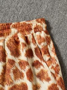 青年男士豹纹时尚运动短裤