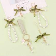 1pc Pale Green PU Leather Keychain With Charming Lily-Of-The-Valley Flower Wreath Design, Elegant Accessory For Valentine's Day, New Year, Car And Bag