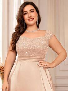 露肩亮片拼接蕾丝缎面开衩大腿舞会礼服，适合正式派对、情人节、婚礼宾客、返校节、生日、晚宴、毕业典礼、节日等场合。