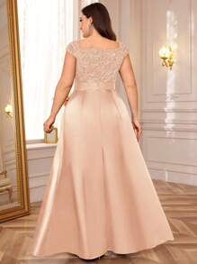 露肩亮片拼接蕾丝缎面开衩大腿舞会礼服，适合正式派对、情人节、婚礼宾客、返校节、生日、晚宴、毕业典礼、节日等场合。