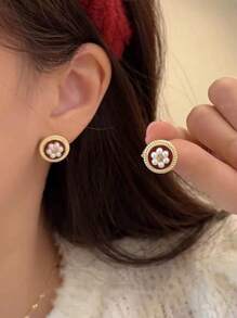 مجموعة 5 أزواج أقراط مكونة من لؤلؤ مزيف، أشكال هندسية وأزهار في طراز عتيق بسيط، أنيقة وحصرية مناسبة للنساء لارتدائها يوميًا وفي المناسبات - البدلة د - مشاهدة 3