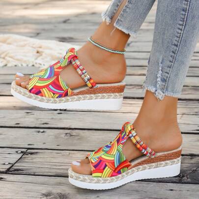 Sandal đế xuồng họa tiết graffiti dành cho nữ - Sandal cao gót đế xuồng bằng vải canvas - Chi tiết dệt, phù hợp cho bãi biển, trang phục mùa hè, đồ dùng cần thiết khi đi du lịch.