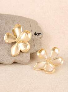 1 Pair Of Exaggerated European And American Style Metal Ear Clips, Suitable For Women's Daily Wear - Gold - View 3