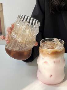 1pc 550ml Glass Coffee Cup (Without Straw) For Home Use, Suitable For Women, Drinking Beverage Milk Tea Cup.Aesthetic Ripple Glass Cups, Wavy Design Tumblers, Clear Drinking Glasses For Iced Coffee, Modern Unique Glassware, Short Tumbler, Cold Drink Glasses, Creative Kitchen Glass, Decorative Water Cups.Very Suitable For Daily Use, Coffee And Tea Time, Home Decoration, Social Gatherings, Gift Giving, Photography Props, Restaurants Or Cafes, Etc