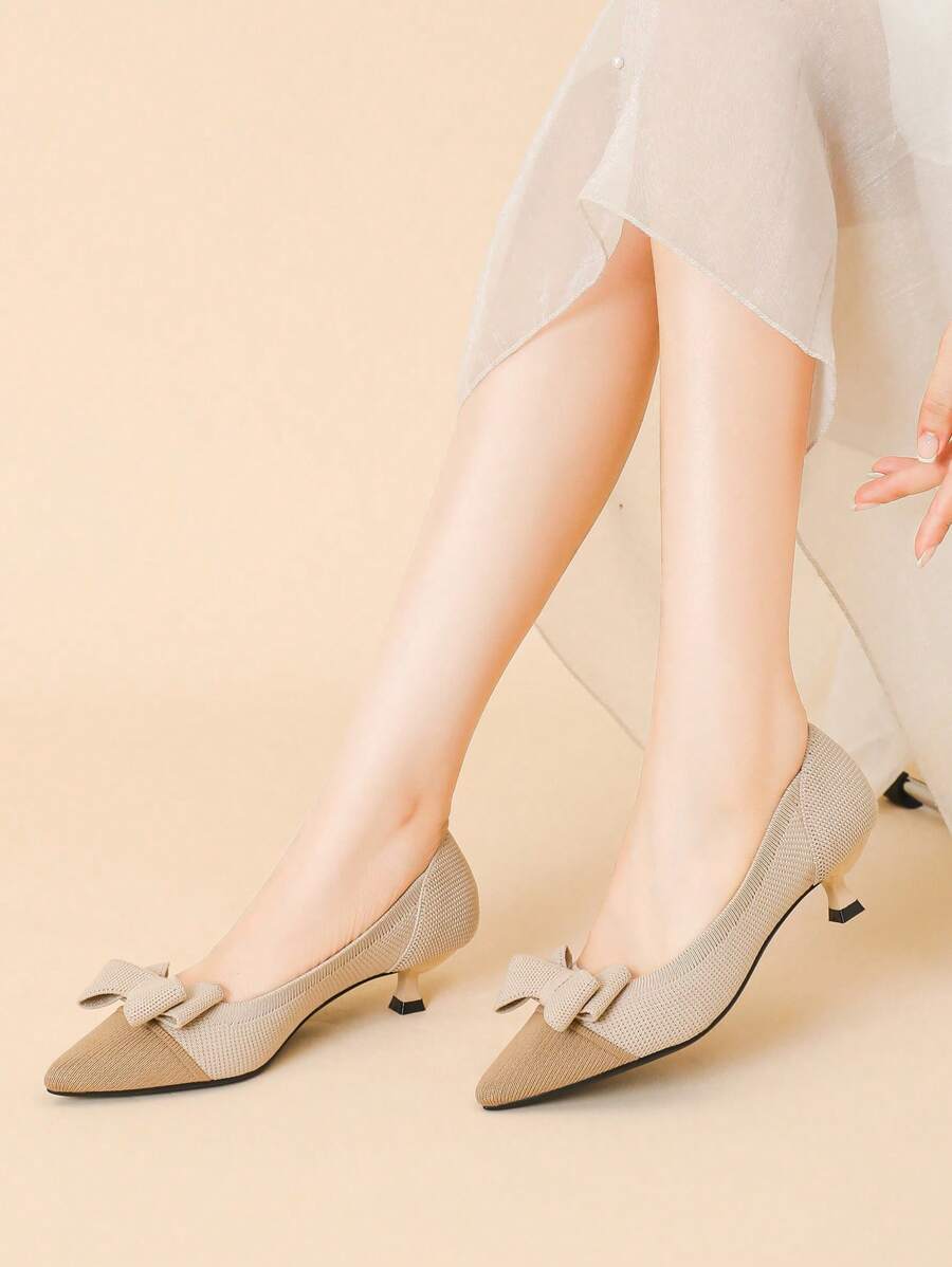 女士尖头一脚蹬针织纯色平底鞋，新款可爱蝴蝶结装饰休闲大码法式 4 厘米小猫高跟鞋，适合搭配连衣裙，风格可爱
