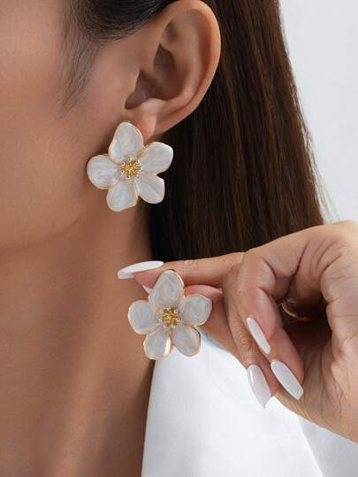 1 Pair Delicate Sweet White Enamel Flower Stud Earrings For Women, Suitable For Holiday