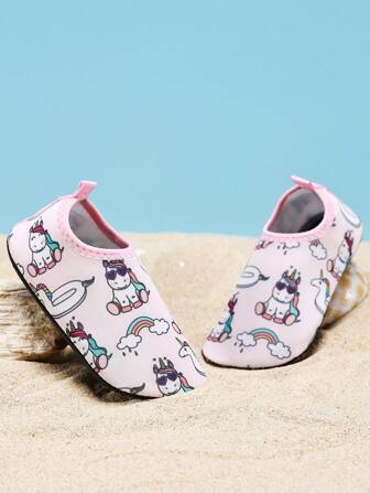 1 双儿童户外运动时尚舒适透气防滑沙滩鞋，可爱卡通动物图案水鞋，适合小女孩的瑜伽和训练鞋