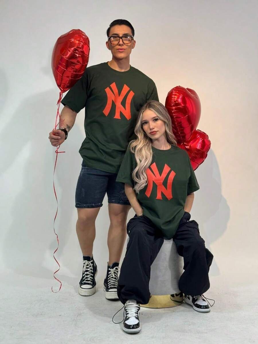 Duo parejas playeras iguales ,NY , cuello redondo, manga corta - Verde militar - Ver 1