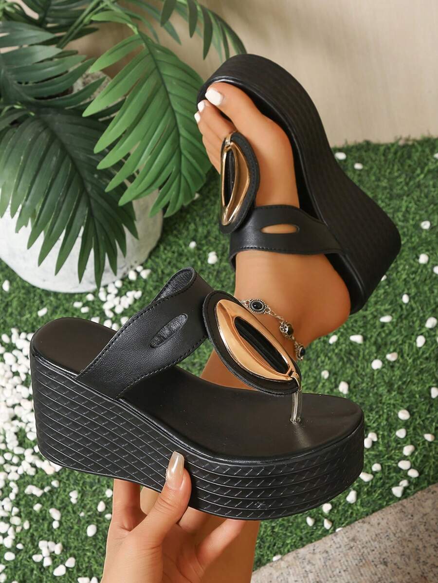 女士时尚金属扣露趾厚底拖鞋，舒适厚底高跟一脚蹬凉鞋，适合搭配连衣裙和裤子，休闲度假装 - 黑色 - 查看 1