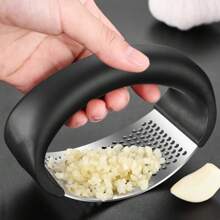 1pc Garlic Press Household Garlic Puree Press Household Manual Circular Garlic Press Kitchen Small Tool - Black - View 5