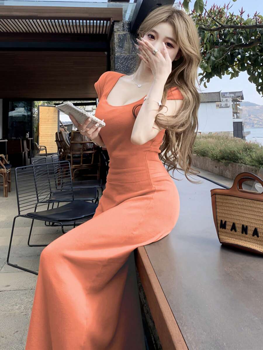 圆领短袖针织系腰中长连衣裙，休闲修身简约风格 - 橘色 - 查看 1