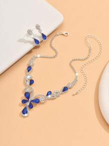 Juego de joyería de novia de alta gama con cristal blanco, que incluye collar de cadena blanca con cristal en forma de mariposa y aretes con rhinestones. Ideal como accesorio para vestidos de novia, vestidos formales o de noche, y trajes de actuación en el escenario.