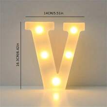 1 个 16 厘米 LED 发光字母灯，有 26 个字母和 10 个数字可供选择，适用于家庭、酒吧、婚礼、生日派对氛围装饰