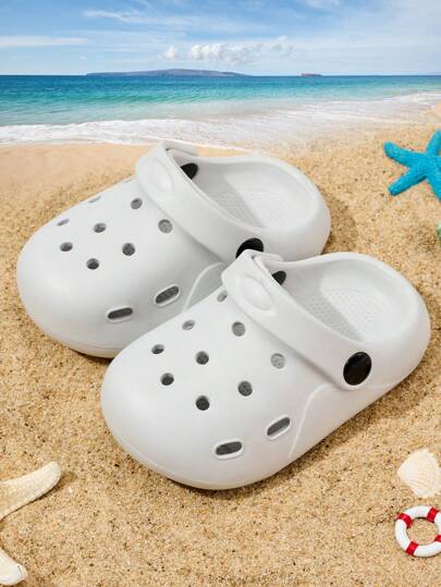 1双男童舒适、时尚、轻便、休闲、纯色、百搭、防滑、保护脚趾的室内/室外沙滩凉鞋，春夏款