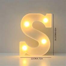 1 个 16 厘米 LED 发光字母灯，有 26 个字母和 10 个数字可供选择，适用于家庭、酒吧、婚礼、生日派对氛围装饰