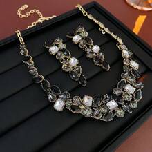 Fashionable Elegant Retro Rhinestone Waterdrop Necklace And Earring Set