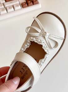 2025 Novos Sapatos de Sola Macia para Meninas Primavera/Outono, Sapatos de Princesa com Nó de Laço para Bebês e Antiderrapantes