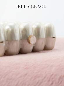 ELLA GRACE 包 - 以特殊方式装饰白色珍珠。配以金链，彰显优雅、高贵和时尚。适合派对、鸡尾酒会、婚礼、舞会、正式派对、年终舞会、年终派对。送礼的绝佳选择。 - 米色 - 查看 4