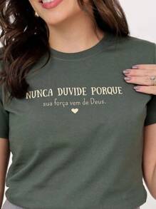 Blusinha Feminina Nunca Duvide Porque Sua Força vem de Deus - Verde Militar - Visão 2