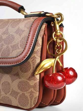 1 件樱桃吊坠，新款大樱桃形水晶吊坠，钥匙扣吊坠，带夹子的闪亮樱桃吊坠钥匙扣，闪亮树脂和金属配件，适用于女士钱包和包