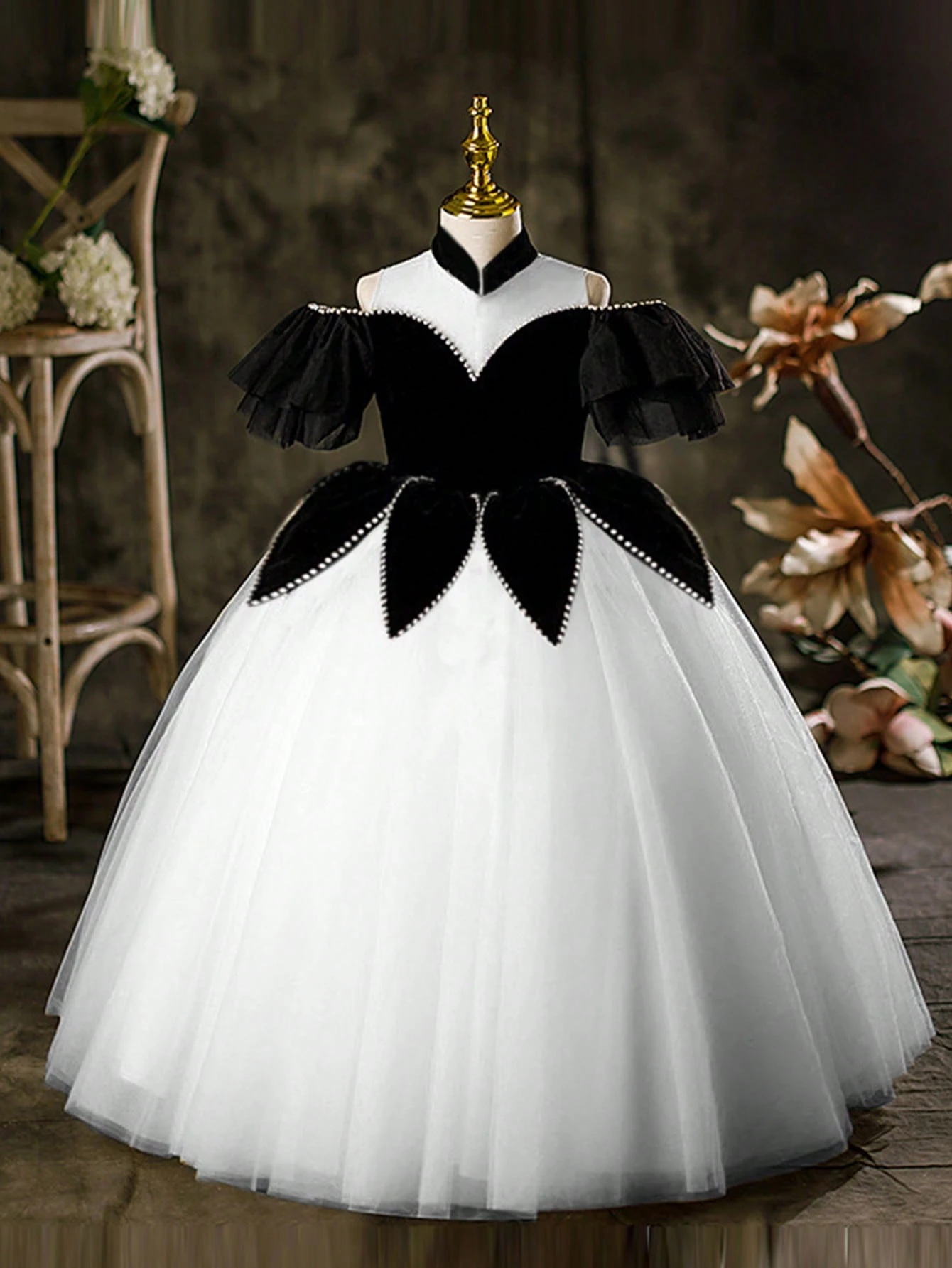 Tween Girl Dress Puffy Princess Skirt Model Show Off Fashionable Little Girl