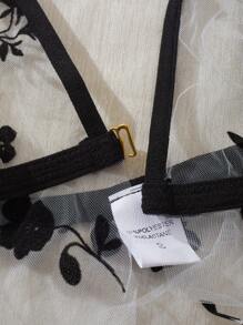 Set de 2 piezas de lencería sexy para mujer con cierre delantero de malla y diseño floral, adecuado para el Día de San Valentín, citas, fiestas festivas