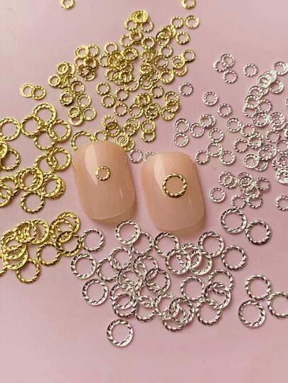3D 1 Saco 100/400 Peças Anel de Torção de Massa Frita de Metal Oco Dourado/Prata, Anel de Torção de Massa Frita de Metal Oco Redondo, Design Minimalista Estilo Y2K, Decorações de Unhas para Damas/Meninas, Unhas Vermelhas Longas/Curtas, Produtos Falsos de Unhas Multifuncionais DIY, Joias de Unhas, Pendentes de Unhas