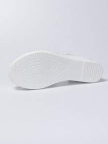 女士交叉松紧带休闲时尚厚底凉鞋，厚底加长腿，适合户外散步、约会、度假搭配裙子和裤子，穿着方便，轻便舒适 - 白色 - 查看 9