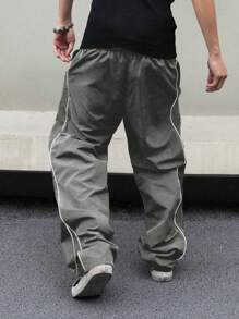 男士嘻哈街头风格休闲字母印花褶皱编织腰带带口袋，撞色绑带抽绳腰部宽松风衣裤 - 深灰色 - 查看 3