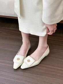 White Ladies Flats, Elegant French Aristocratic Style Square Toe Slip-On Shoes, Leather Upper, Fashionable Camellia & Metal Flower Decor, Suitable For Work Commute And Casual, Vintage Low Heel Loafers - Beige - View 4