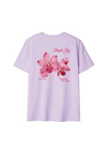 这款色彩缤纷的字母花卉印花圆领T恤，时尚百搭，是女士的理想之选。这款印花T恤有白色和粉色两种颜色可选，适合度假穿着。