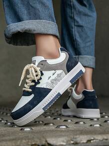 Baskets de sport décontractées pour hommes à imprimé aléatoire bicolore avec design vague latéral, chaussures de sport confortables pour couples pour toutes les saisons