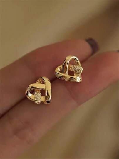 2 Stücke 925er Sterling Silber Herz Ohrstecker, modischer Kubikzirkonia Herz förmiger Ohrring, zarter Entwurf mit hochwertigem Gefühl, geeignet für den täglichen Gebrauch von Frauen, müssen für Ohrlöcher nicht abgenommen werden