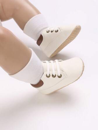 幼儿男童 PU 皮革拼接设计运动鞋，防滑平底休闲鞋，适合所有季节