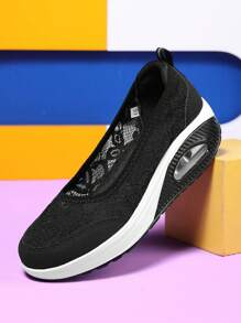 Women's Spring/Summer New Low Vamp Lace Slip-On Athletic Sneakers, Fashionable Breathable Platform Versatile Shoes - Black and White - View 2