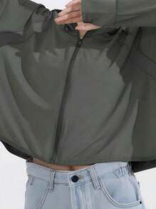 1 peça de jaqueta feminina de verão com capuz e xale de seda gelada, chapéu de aba preta removível, casaco fino com protetor solar e chapéu de sol, adequado para atividades ao ar livre para homens e mulheres, roupa leve e respirável para pesca/ciclismo com protetor solar