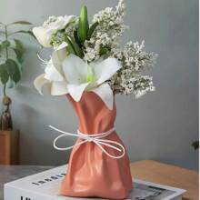 Jarrón decorativo inspirado en telas hecho a mano con lazo - Decoración del hogar minimalista moderna en forma de bolsa con tonos pastel para escritorio/estantería/sala de estar - Pieza versátil de exhibición para interiores con estilo bohemio y decoración de eventos - Recipiente de acento listo para regalar