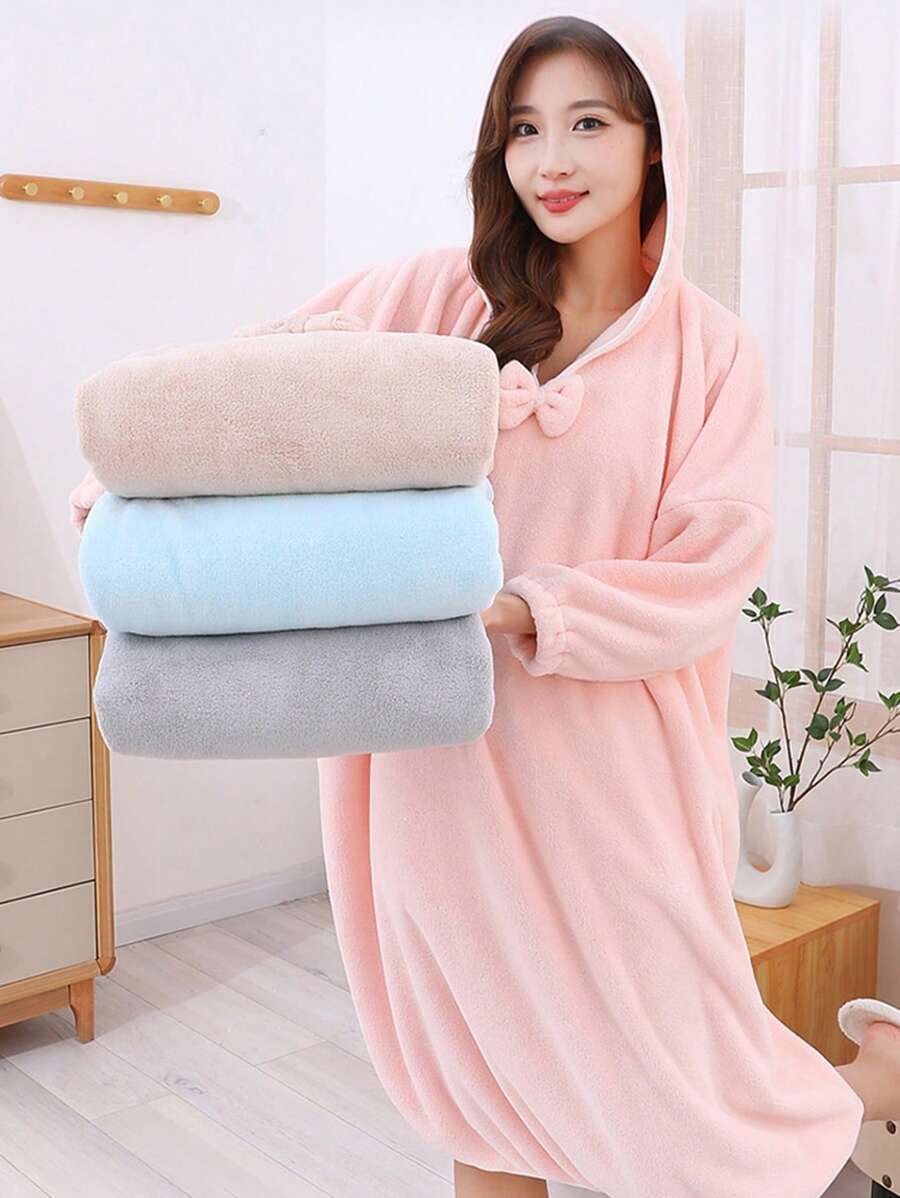 两件套女士长款浴袍套装，含高吸水性毛巾、加厚珊瑚绒连帽长袖浴袍、超大可穿毯、保暖羊毛材质、舒适珊瑚绒帽袖，成人夏季礼物，假日家居浴室装饰，返校季必备