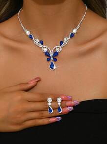 Juego de joyería de novia de alta gama con cristal blanco, que incluye collar de cadena blanca con cristal en forma de mariposa y aretes con rhinestones. Ideal como accesorio para vestidos de novia, vestidos formales o de noche, y trajes de actuación en el escenario.