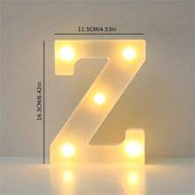 1 个 16 厘米 LED 发光字母灯，有 26 个字母和 10 个数字可供选择，适用于家庭、酒吧、婚礼、生日派对氛围装饰