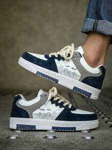 Baskets de sport décontractées pour hommes à imprimé aléatoire bicolore avec design vague latéral, chaussures de sport confortables pour couples pour toutes les saisons