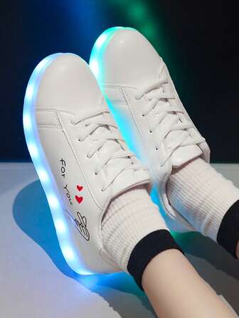 Chaussures qui s'illuminent LED multicolores, se rechargeant par USB. Baskets lumineuses pour adultes hommes femmes étudiants, pour la danse, la performance sur scène, Halloween, Noël, les amoureux. Pour le printemps, l'été, l'automne, l'hiver, pour un usage casual ou sportif, chaussures plates.