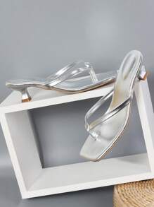 2024 年新款夏季方头细跟人字拖凉鞋，银色户外百搭细带女式人字拖