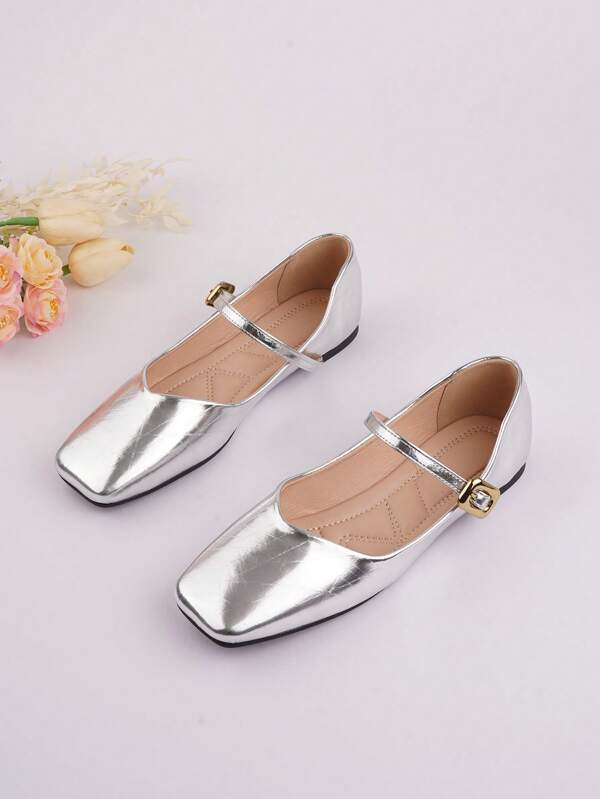 Neue silberne Ballerinas mit einer Schnalle, runde Zehenpartie, vielseitig, bequem, eleganter weicher Boden, modischer Schlüpfschuh für alle Jahreszeiten, Große Größen, Extragroße Damenschuhe