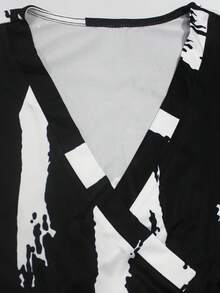 女士多色拼接连衣裙，深V领和收腰设计，优雅大方，适合外出就餐、购物等各种场合。 - 黑與白 - 查看 8