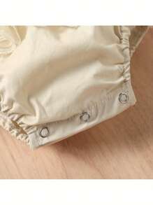 Elegant Baby Girl Romper, Sleeveless Square Neck Lace Hem Solid Color Flower Stitch Playsuit With Lace Skirt - 米色 - 查看 7
