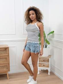 Orange ribbed sleeveless top with black stripes and scalloped edges. This sleeveless top features striking black stripes on a vibrant orange background, high ing maximum comfort. The round neckline and slim straps add a casual, summery vibe, perfect for relaxed outfits or sunny outings. Pair it with denim shorts or a skirt for a fresh and dynamic look.